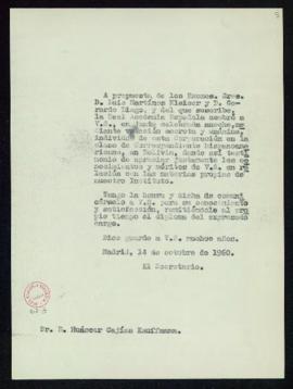 Copia sin firma del oficio del secretario a Huáscar Cajías Kauffmann de traslado de su nombramien...