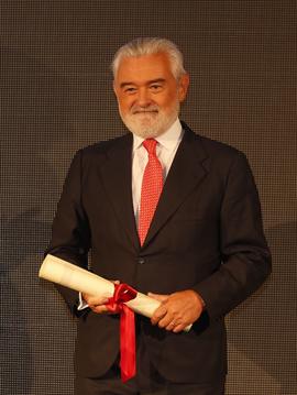 Entrega del Premio Fernández Latorre a Darío Villanueva