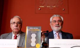 Darío Villanueva, director de la Real Academia Española, junto con Camilo José Cela Conde, hijo d...