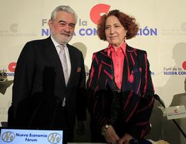 Darío Villanueva, director de la Real Academia Española, junto a Carmen Iglesias, directora de la...