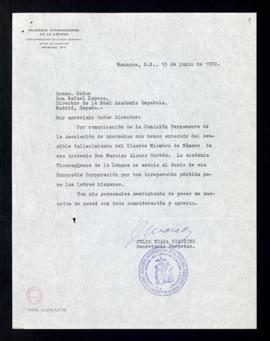 Oficio de Julio Ycaza Tigerino, secretario de la Academia Nicaragüense, a Rafael Lapesa, director...
