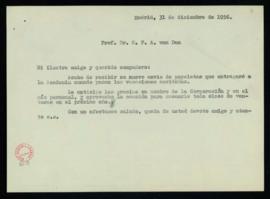 Minuta de la carta de  Julio Casares a C. F. Adolf van Dam en la que acusa recibo del nuevo envío...