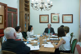 Pedro Álvarez de Miranda participa en una de las mesas de debate con los hispanistas