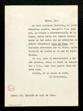 Copia sin firma del oficio del secretario al marqués de Luca de Tena con el que le comunica que h...