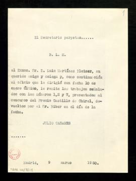 Copia sin firma del besalamano del secretario a Luis Martínez Kleiser con el que le remite los tr...
