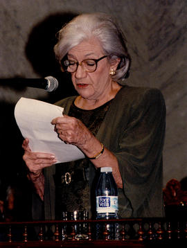 Ana María Matute lee su discurso de ingreso