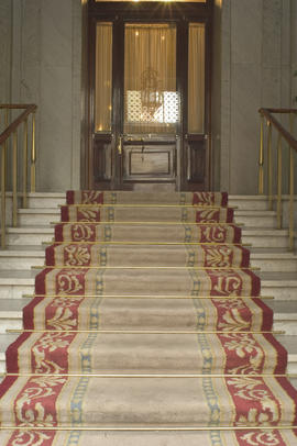Escaleras de acceso a la Academia desde la calle Felipe IV
