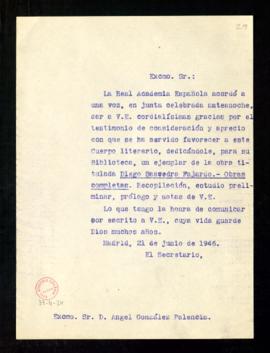 Copia de oficio sin firma del secretario a Ángel González Palencia de traslado del agradecimiento...
