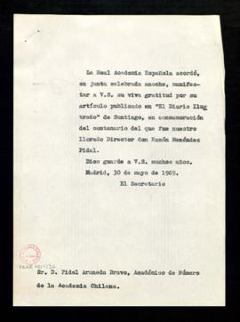 Copia sin firma del oficio del secretario a Fidel Araneda Bravo, académico de número de la Academ...