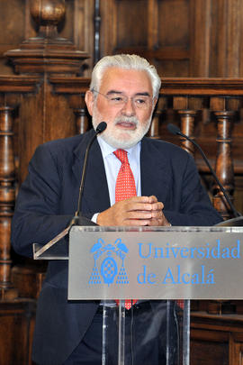 Intervención de Darío Villanueva, director de la Real Academia Española, durante la conferencia