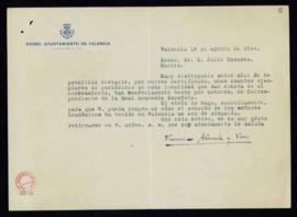Carta de Francisco Almela y Vives a Julio Casares con la que remite varios ejemplares de periódic...