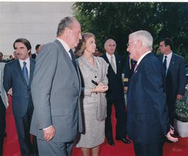 El rey Juan Carlos y Víctor García de la Concha en la inauguración del II Congreso Internacional ...