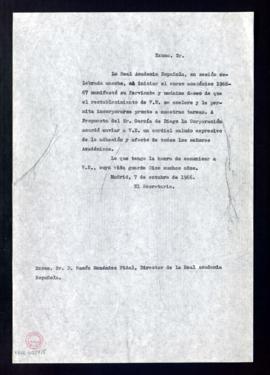 Copia sin firma del oficio del secretario [Rafael Lapesa] a Ramón Menéndez Pidal de traslado del ...
