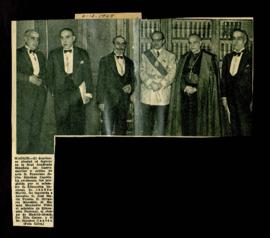 Recorte del diario ABC con una fotografía de Francisco Javier Sánchez Cantón acompañado de José M...