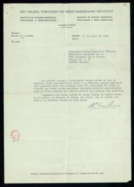 Carta de C. F. Adolf van Dam a Julio Casares con la que le remite un paquete de 510 papeletas par...