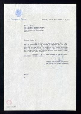 Carta de Germán de Granda Gutiérrez a Rafael Lapesa Melgar con la que le remite recortes de la pr...