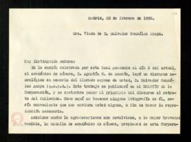 Copia de la carta del oficial de secretaría a la viuda de Salvador González Anaya en la cual le s...