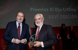 Iñigo Méndez de Vigo, ministro de Educación, Cultura y Deporte, posa junto con Darío Villanueva, ...