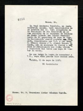 Copia sin firma del oficio del secretario a Francisco Javier Sánchez Cantón con el que le comunic...