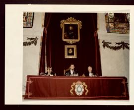 Mesa presidencial formada por Pilar del Castillo, el príncipe de Asturias y Víctor García de la C...