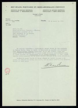 Carta de C. F. Adolf van Dam a Julio Casares con la que le remite un paquete de 480 papeletas par...