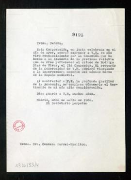 Copia sin firma del oficio del secretario [Rafael Lapesa] a la condesa Dardel-Hamilton de traslad...