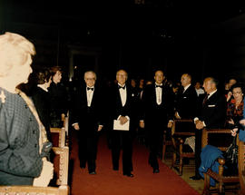 José María de Areilza entra en el Salón de Actos acompañado por Gregorio Salvador y Francisco Rico