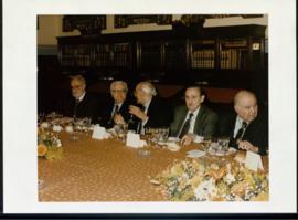 Grupo de académicos durante el almuerzo del director de 1996