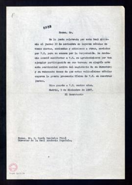Copia sin firma del oficio del secretario [Rafael Lapesa] a Ramón Menéndez Pidal en el que le com...