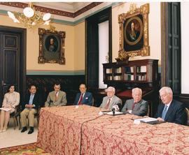 Asistentes a la firma del convenio entre el Grupo Prisa y la Real Academia Española