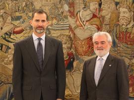 Felipe VI junto a Darío Villanueva, director de la Real Academia Española