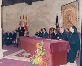 Ángel Martín Municio toma la palabra en el acto institucional celebrado en la Abadía de Silos con...