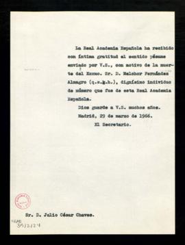 Copia del oficio del secretario [Rafael Lapesa] a Julio César Chaves con el agradecimiento de la ...