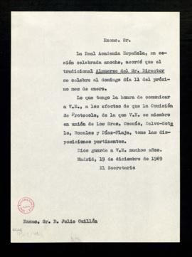 Copia sin firma del oficio del secretario [Rafael Lapesa] a Julio Guillén de comunicación de la f...