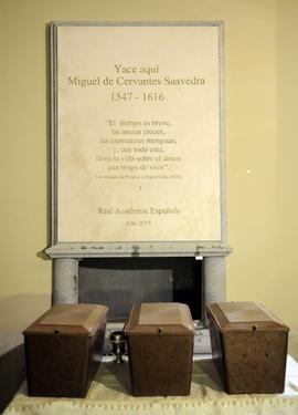 Placa conmemorativa y restos mortuorios de Miguel de Cervantes