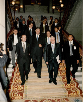 El presidente de México, Vicente Fox Quesada, y el director de la Real Academia Española, Víctor ...