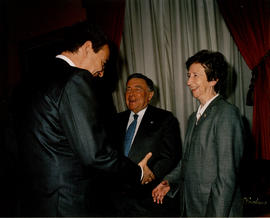 El presidente del gobierno, Jose Luis Rodríguez Zapatero, y Margarita Salas se saludan en la Sala...