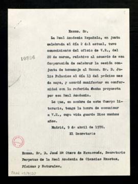 Copia sin firma del oficio del secretario a José María Otero de Navascués, secretario de la Real ...