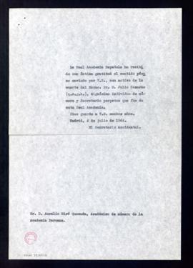 Copia del oficio del secretario accidental, Rafael Lapesa, a Aurelio Miró Quesada, académico de n...