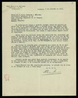 Carta de C. F. Adolf van Dam a Julio Casares en la que acusa recibo de su carta y le comunica que...