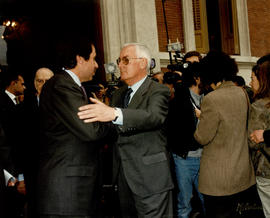 El presidente del gobierno, José María Aznar, y el director de la Real Academia Española, Víctor ...