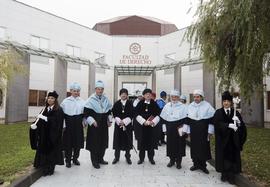 Los nuevos doctores honoris causa junto con las autoridades de la Universidad de Huelva