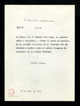 Copia sin firma del saluda del secretario, Rafael Lapesa, a Samuel Gili Gaya con el que le remite...