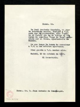 Copia sin firma del oficio del secretario [Julio Casares] a Juan Antonio de Zunzunegui, de comuni...