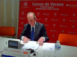 Conferencia de José Manuel Blecua durante los cursos de verano Universidad Complutense de Madrid